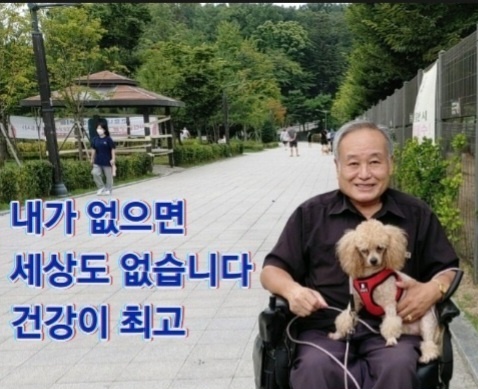 7년 간 휠체어에 의존 자유대한민국 지키기 집회에 참석한 살아생전 지성호 씨.